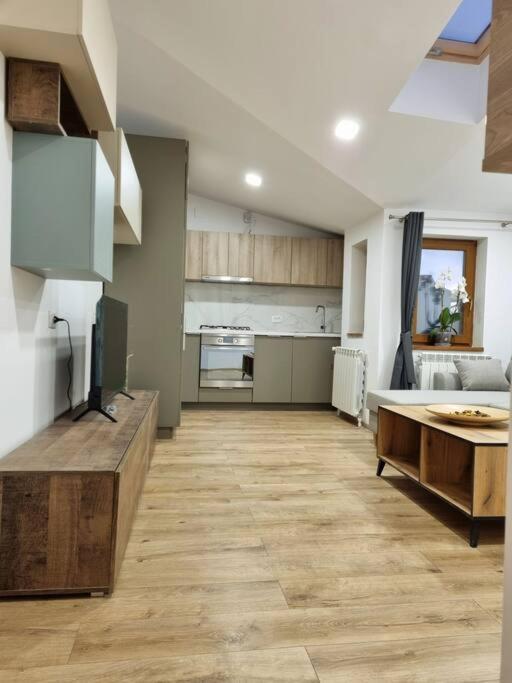 Cozy Apartment Near City Center Bukarest Eksteriør billede