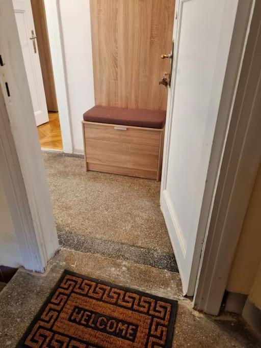 Cozy Apartment Near City Center Bukarest Eksteriør billede