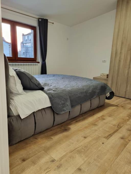 Cozy Apartment Near City Center Bukarest Eksteriør billede
