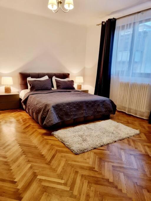 Cozy Apartment Near City Center Bukarest Eksteriør billede