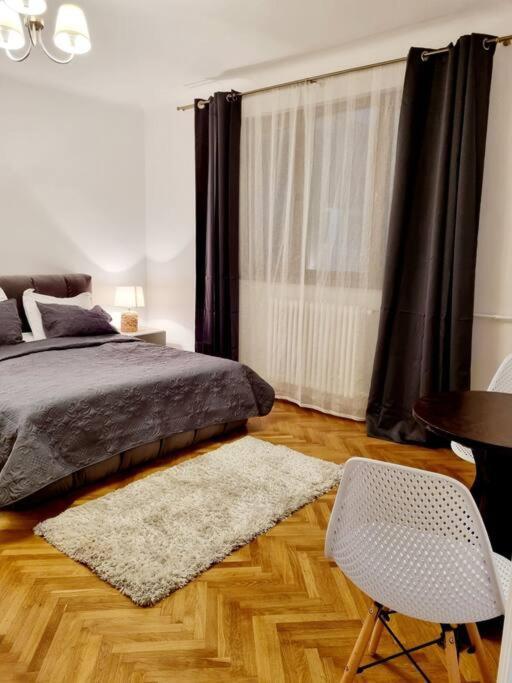 Cozy Apartment Near City Center Bukarest Eksteriør billede