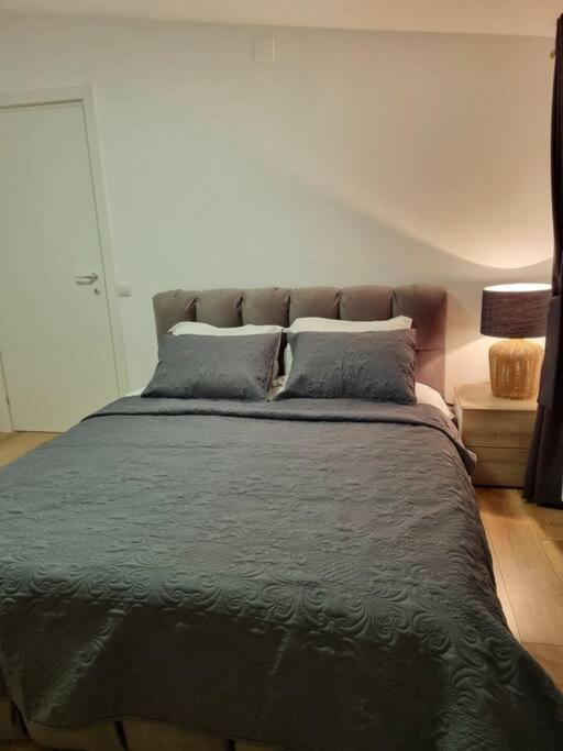 Cozy Apartment Near City Center Bukarest Eksteriør billede