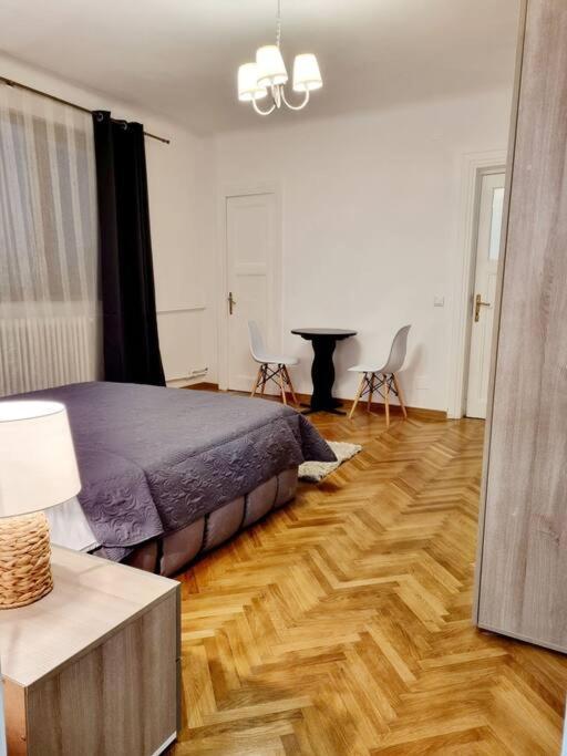 Cozy Apartment Near City Center Bukarest Eksteriør billede