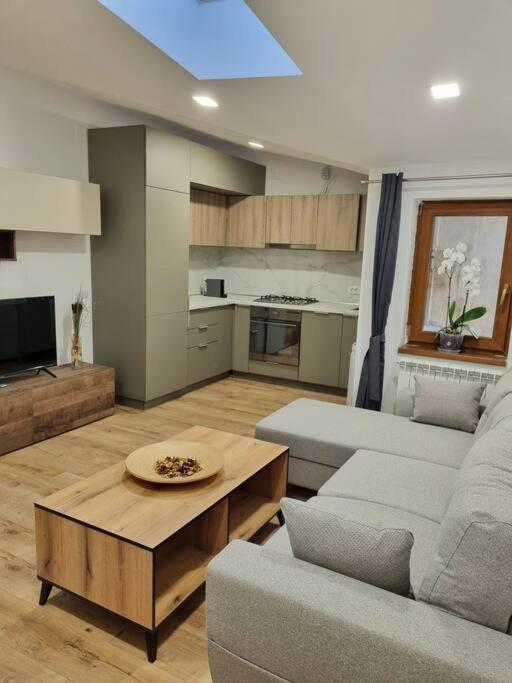 Cozy Apartment Near City Center Bukarest Eksteriør billede