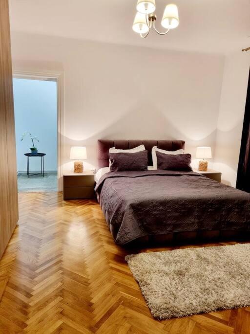 Cozy Apartment Near City Center Bukarest Eksteriør billede
