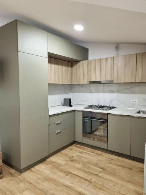 Cozy Apartment Near City Center Bukarest Eksteriør billede