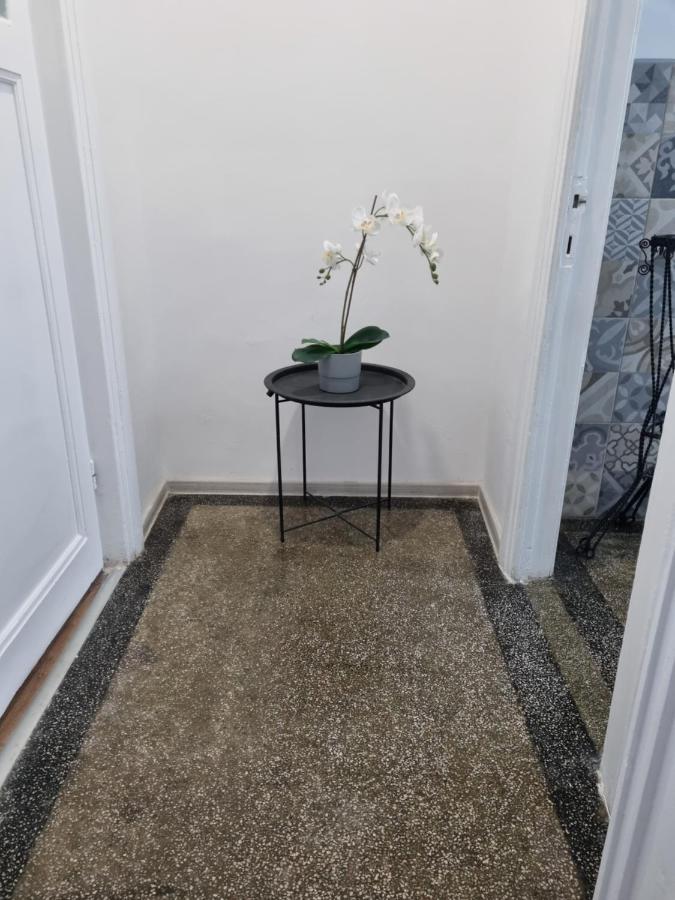 Cozy Apartment Near City Center Bukarest Eksteriør billede