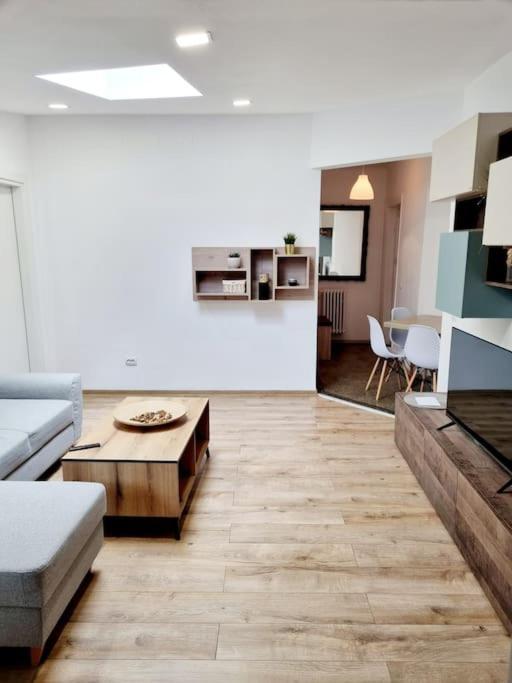 Cozy Apartment Near City Center Bukarest Eksteriør billede